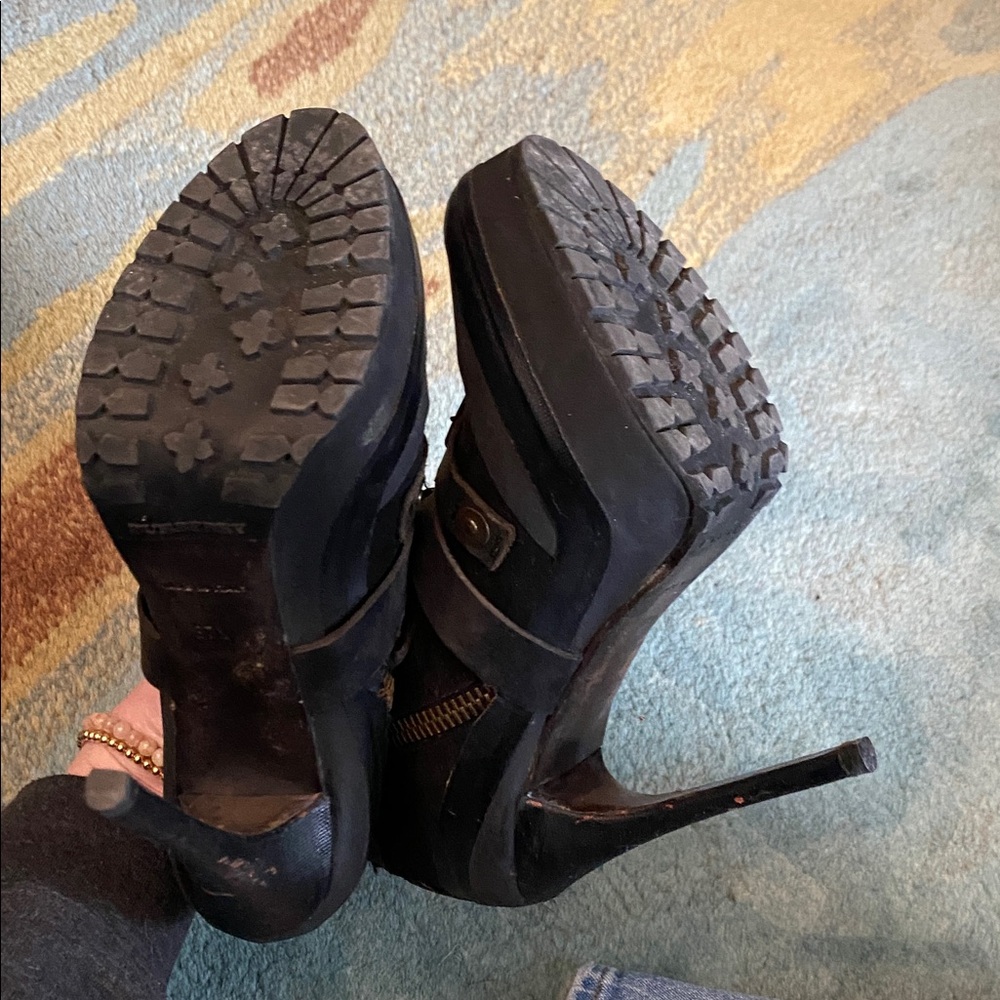 Burberry Aviator Buckle Black Buckle Heels Size 37.5 - Picture 8 of 10